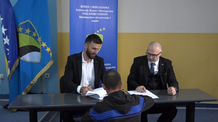 Ministarstvo obrazovanja TK objavilo je Rang listu kandidata za dodjelu stipendija učenicima srednjih škola iz reda romske i ostalih nacionalnih manjina za školsku 2024/2025. godinu. Ministarstvo obrazovanja TK objavilo je Rang listu kandidata za dodjelu stipendija učenicima srednjih škola iz reda romske i ostalih nacionalnih manjina za školsku 2024/2025. godinu.