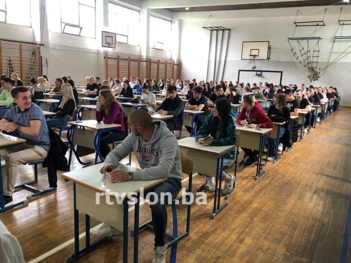 Maturanti u TK uče za eksternu maturu, nije poznato hoće li utjecati na upis u srednju školu ili fakultet