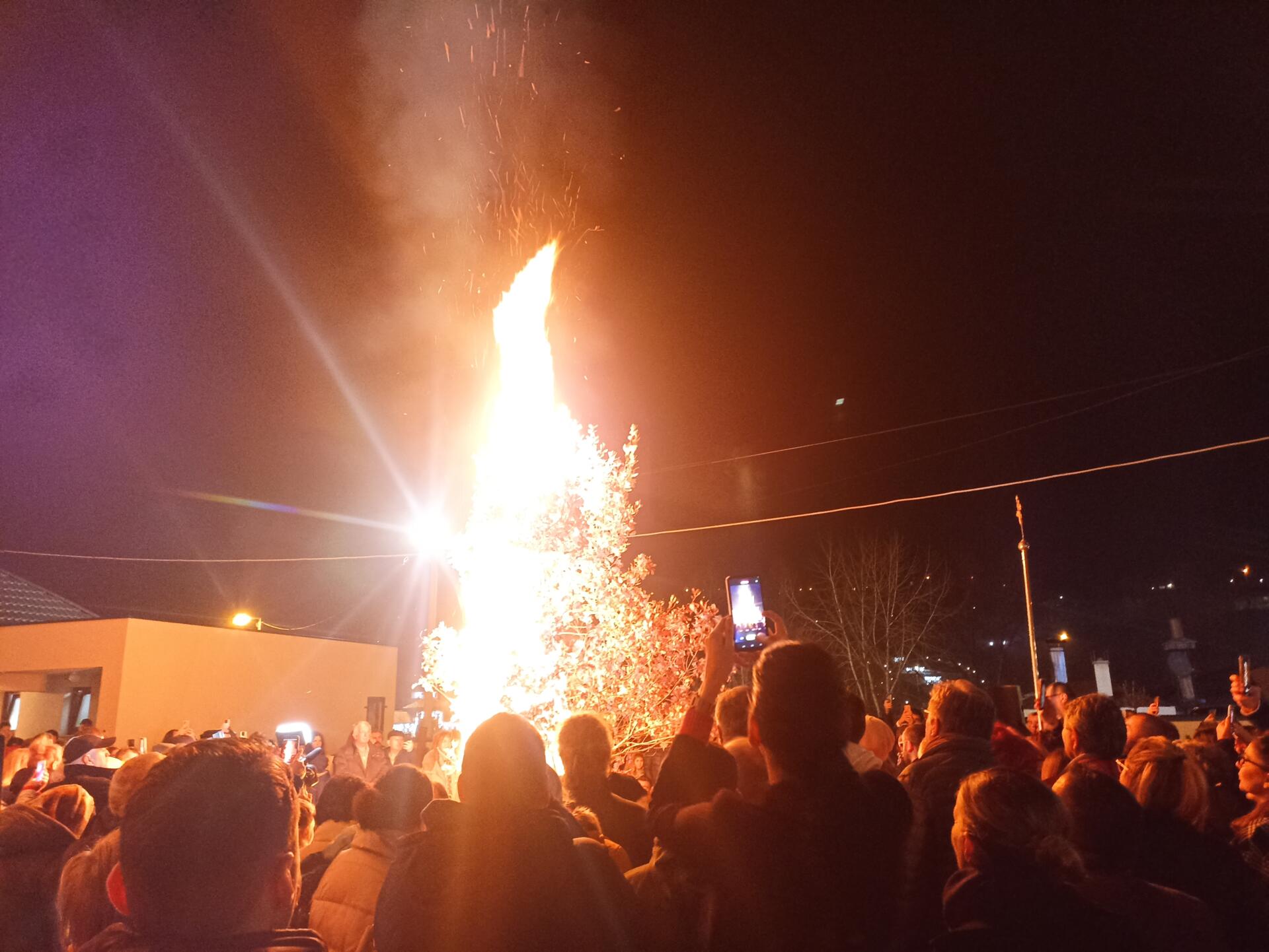 paljenje badnjaka u Tuzli