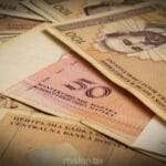 Isplata dječijem dodatku penzija, socijalna davanjaKM, novčanice, marke, pare,dječijeg dodatka, isplata invalidnina, naknade roditeljima njegovateljima
