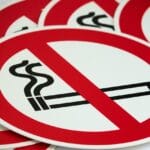 Naplata kazni za pušenje u objektima/ Od sutra kazne za pušenje u zatvorenim prostorima