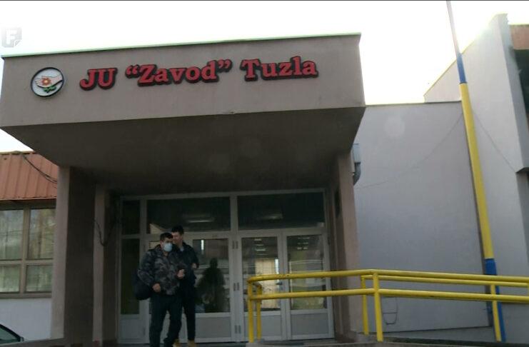 Suspendovan nastavnik zbog nasilja nad učenicom