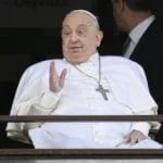 Papa Franjo umro