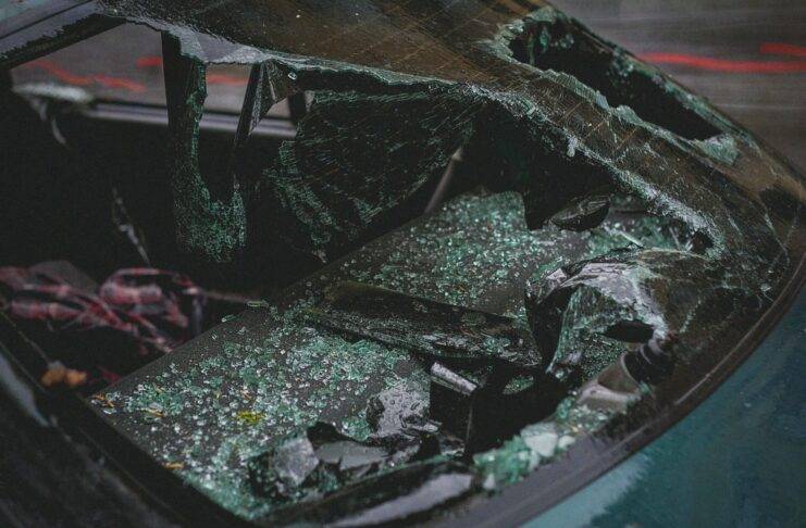 Udes, nesreća, automobil, saobraćajna nesreća, kazna, zakon