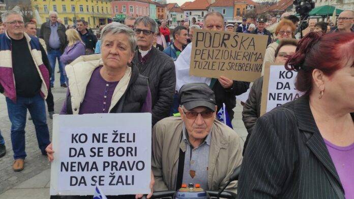 Penzioneri u Tuzli opet protestuju