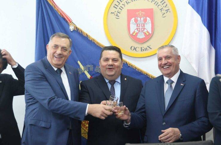 Dodik, Višković, Stevandić, kasarna, vojska