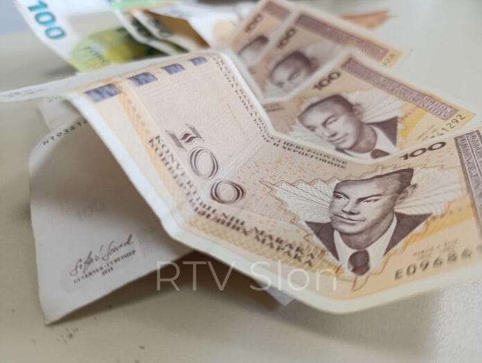 Novac/Isplata pomoci/isplata podrske/ Isplata penzija/penzije