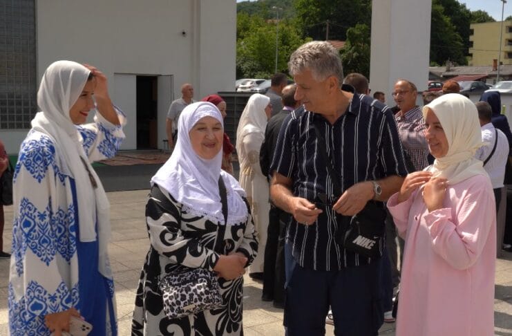 Ispraćaj hadžija: Mirzeta i Munib Redžić iz Lukavca zajedno na hadžu: “To je nešto što duša osjeti”