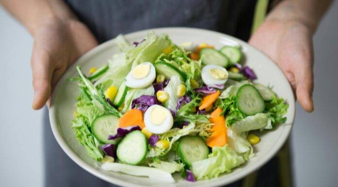 Da li je zdrava salata od paradajza i krastavaca? Nutricionisti imaju jasan stav