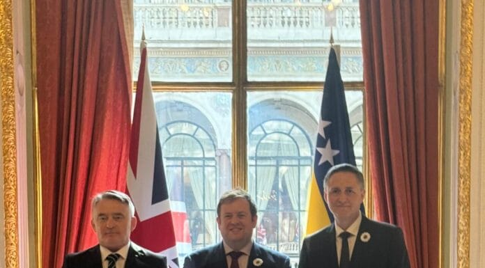 Član Predsjedništva BiH dr. Denis Bećirović razgovarao je u Londonu s ministrom za evropske zemlje, Sjevernu Ameriku i prekomorske teritorije UK Stephenom Doughtyjem.