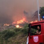 Požar u Dalmaciji, vatra blizu stambenih objekata