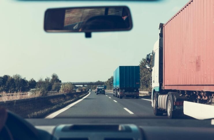 Velika ekonomska promjena u BiH: CBAM dolazi, a građani će platiti cijenu/ Kad je najbolje krenuti na more: Prednosti i mane vožnje danju i noću