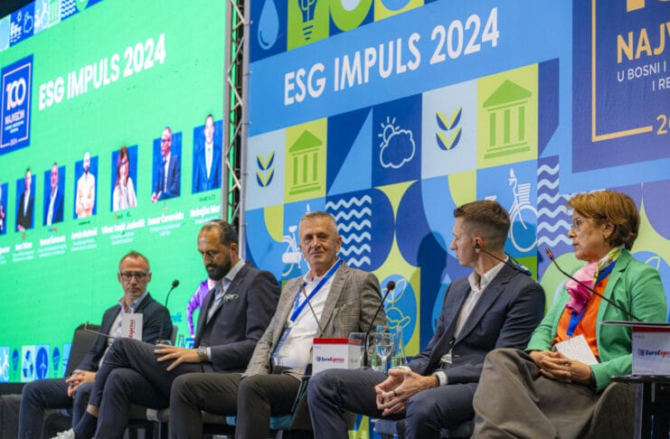 EXPO100