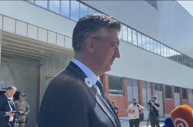 Andrej Plenković odaje počast žrtvama u Potočarima