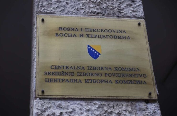 Ko ima, a ko krije? Imovinski kartoni izabranih zvaničnika pod lupom CIK-a