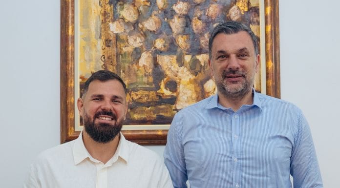Kristijan Iličić dobio bh. pasoš, uručio ga Elmedin Konaković