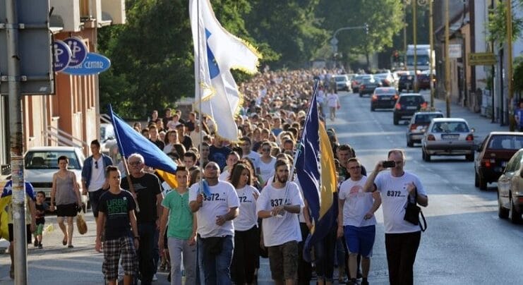Tuzla: Večeras ispred BKC-a mirna šetnja„8372 za Srebrenicu“