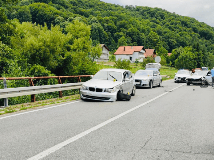 Sudar tri automobila u Tojšićima