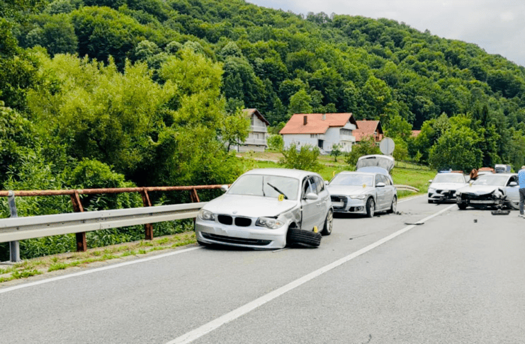 Sudar tri automobila u Tojšićima