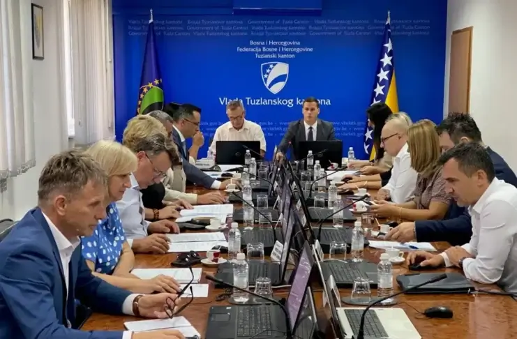 Ulaganja u škole Tuzlanski kanton nastavljena su odlukom Vlade TK, koja je osigurala dodatnih 488.800 KM za sanaciju i projekte u obrazovnim ustanovama.
