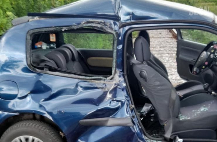 Sudar na pružnom prelazu, voz udario auto