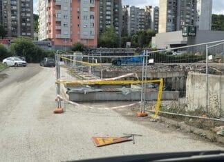 zgrada na cesti u naselju Irac u Tuzli