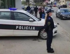 Policija dežura kod škola i raskrsnica